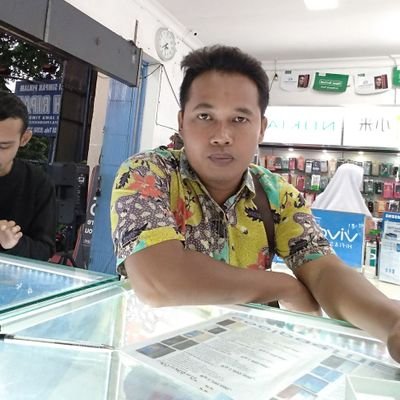 selalu menyukai tantangan, bergaul dengan siapapun tidak masalah