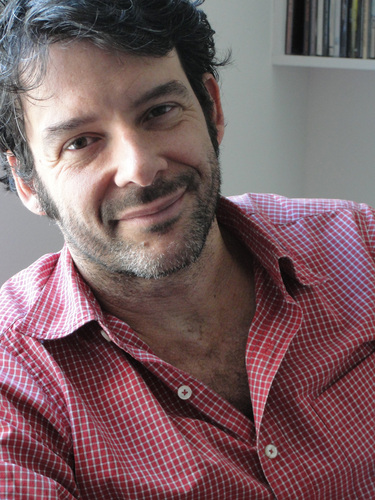 the_benevides's profile picture. Pai da Maria e das gêmeas Dora e Helena. Jornalista, leitor, músico quando dá na telha e, quem sabe um dia, escritor.