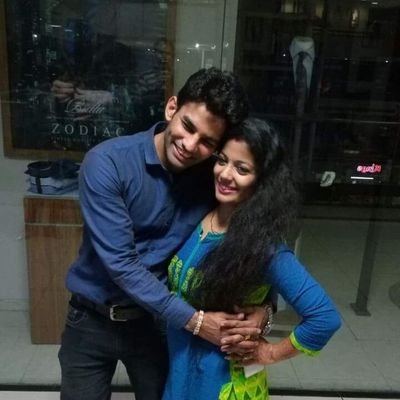 vibhordgr8's profile picture. पीस डाले भी जमाना गम नहीं मेहंदी, अपनी किस्मत में तो मिटकर भी उभर आना है...