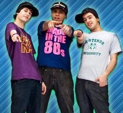 Banda que deu Inicio em fevereiro de 2009 com a idéia de misturar música eletrônica com rock... Integrantes: @DiegoFilipe @DouglasPasheko @LC_Lukinhas