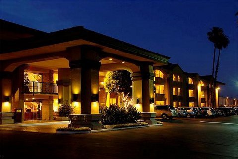 CPFullerton's profile picture. Beautiful hotel located in North Orange County. 10 minutes away from Disneyland and Anaheim Convention Center. Luxurious rooms and delicious dinning!