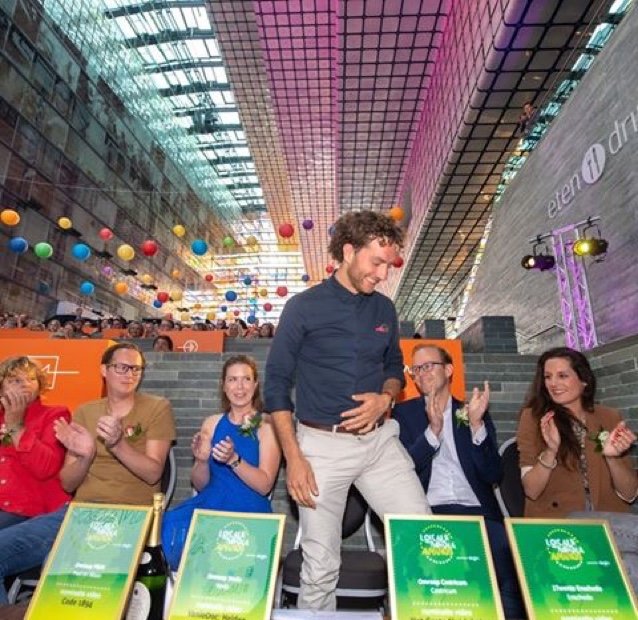 basnolle's profile picture. (Freelance) journalist @DeLimburger @jeugdjournaal // Muziek // Wielrennen // #BTTF // Wiljan Pluim-watcher // Spratly-eilanden-kenner