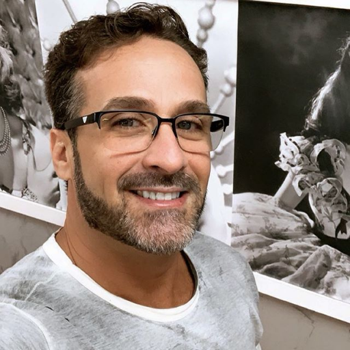 angewil37427548's profile picture. 