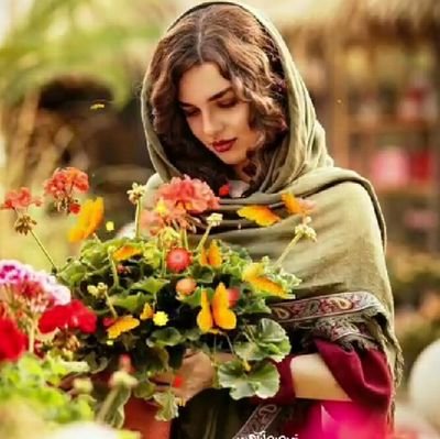 MeerabButt2's profile picture. بے رنگ دنیا میں ، رنگوں سے پیار کرنے والی ایک لڑکی 🙇