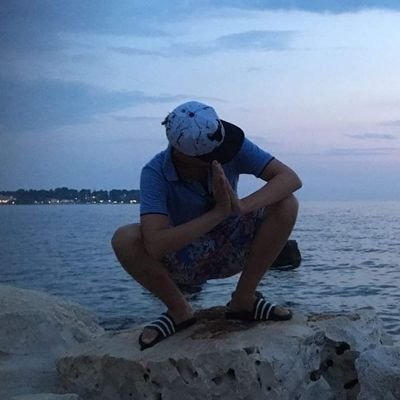 the_realsquid's profile picture. eet sleep chill repeat