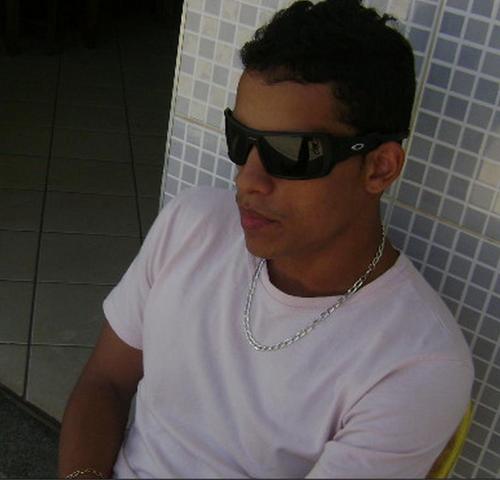 “Certo cérebro, eu não gosto de você e nem você de mim, então faça tudo certo pelo menos uma vez para que eu possa continuar te matando com vodka, certo?”