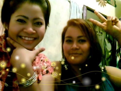 isteri kepada ediedriel@twitter
mummy kepada 2 cahaya mata
hepi hepie alwayz my