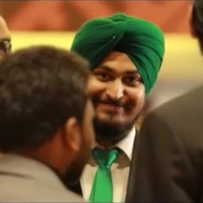 Goth soul, Melomaniac, Cricket Ireland fanatic, F1 Tragic & loads of social service. Writes some times. Poet for my muse. 💜. Insta: Pagalsardar