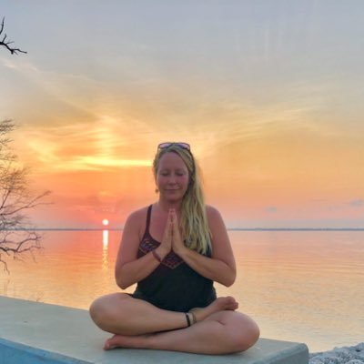 Breathing, sharing, deepening.🧘🏼♀️🕉 Anatomy, physiology, vedic philosophy & breath movement geek. Book with Emily ⬇️