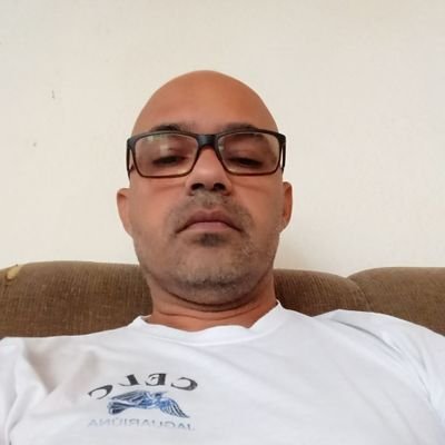 Ser comunicativo nos dias de hoje é demostrar diferença entre um ser e outro , ajudando a aprofundar seus conhecimentos em prol de quem precise .