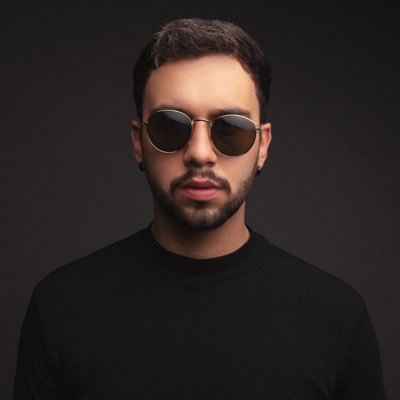 •Súper héroe por las noches. •Vocalista en @dancooficial por los días. IG/SNAP:franccodanco ¡Activa mis notificaciones!