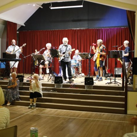 Bath U3A 'Old Boy' Rock and Roll Band.
Chris, Dave, Des, Phil, Roge and Ron. Gentlemen of a certain age, playing rock and roll from the 50's and early sixties.