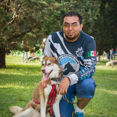 A veces soy desmadroso todo depende de la ocación, tengo claro que quier de mi vida, me gusta salir a mushear,