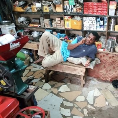 لايهمني ماضيك او علاقتك بأحد انا عرفته.
كن معي افضل اعطيك الافضل من ذلك.