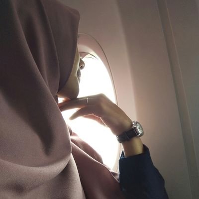 aliswulan's profile picture. La Tahzan :)