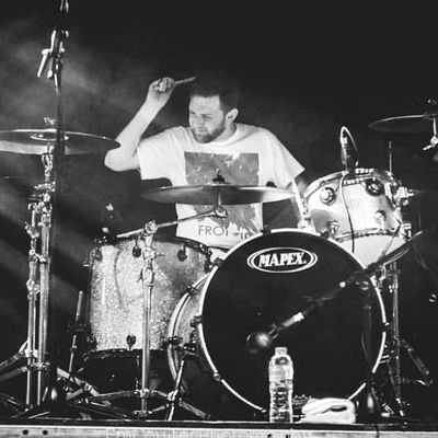 Drummer for @gallowsofficial.  THFC ST Holder.  Love cats, dogs, NBA and watching films.