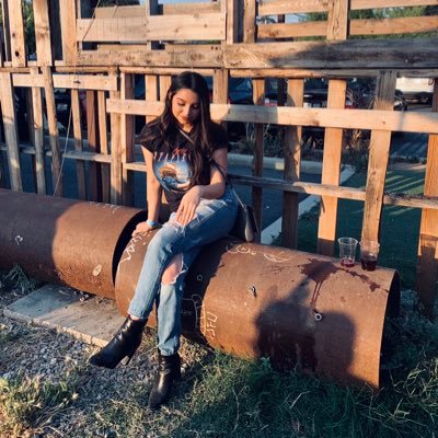 1vanesssa's profile picture. 