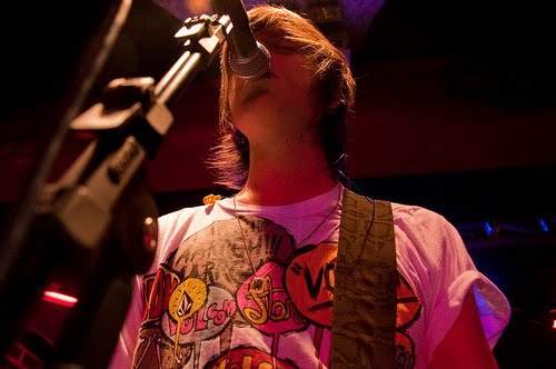 Vamos levar a @bandalinke pro @acesso_mtv? Perfil criado em 04.05.2010 e oficializado no mesmo dia pelo @brunolinke