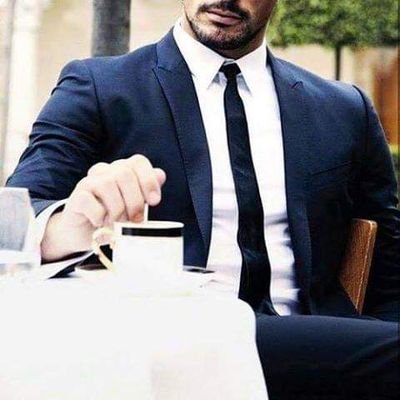 ضـع كـرامـتـگ فـوق رأسـگ ، وقـلـبـگ تـحـت

 قـدمـگ ، لـيـبـقـى مـن يـبـقـى ، ول يـرحـل مـن

 يـرحـل ، لا تـلـتـفـت لـلـوراء ، أن كـان حـضـورهـم

 شـيء فـ كـرامـ