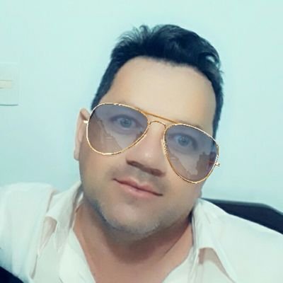 Amo  churrasco, pizza e praia. Não necessariamente nesta ordem.