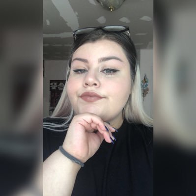 _ashlina_'s profile picture. 