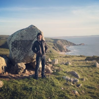 cometsincaves's profile picture. MS Music Cognition & Hearing Science  🔊 host of Is This a Dream, a lucid dreaming podcast 🕯 composer, guitarist ⚡️ nature geek