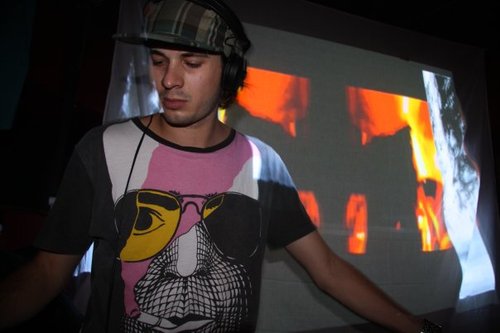 Party Promoter, Director, DJ, Plumber, Gasfitter 
http://t.co/4HUI1Iraig
For Bookings email logan@eotl.com
http://t.co/IKeTHfiHNv
http://t.co/1HXxaSar67