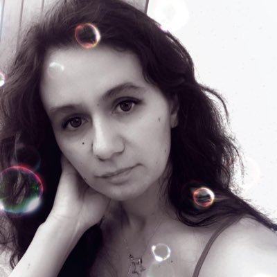 Virginie . 36 ans . mélange d'origines italiennes, corses, basques et asiatiques ✨pasionnee de musique et des Arts en général ✨