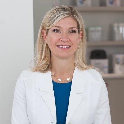 Voted top cosmetic dentist by her peers, Dr. Lindsey Marshall maintains an exceptional reputation for her experience, skill and artistic vision.