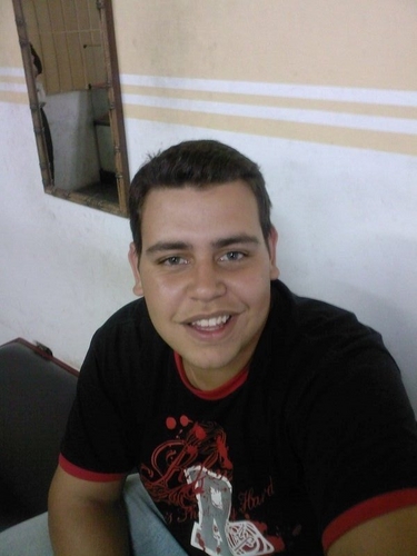 Formado em Marketing e Atualmente Estudante de Farmácia
na Universidade de Mogi das Cruzes, Trabalho como Assessor Parlamentar, PALMEIRENSE FANÁTICO!!!!!!