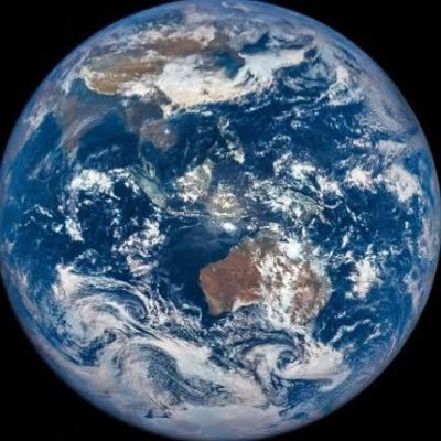 元グラフィックデザイナー。アラフォーからWEBデザイナーにキャリアチェンジしました。デザインからコーディングまでやります。