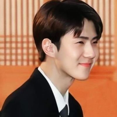 MyatLay39325852's profile picture. 