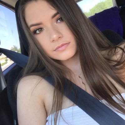 halle_kane Profile Picture