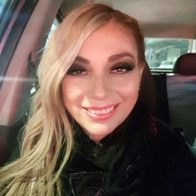 El valor te lo das tú❤la actitud la pones tú y el momento para ser felíz es tuyo disfrútalo