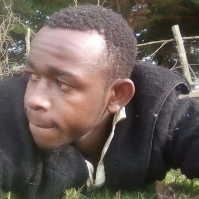 TeeeeM14's profile picture. genius