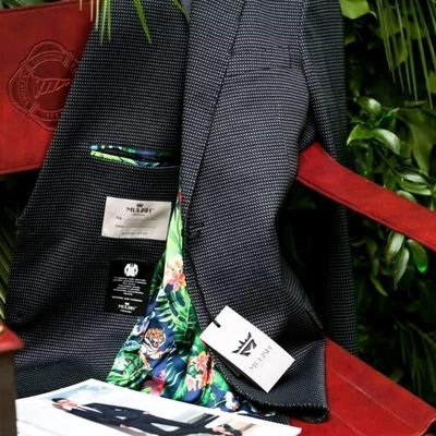 f_showroom's profile picture. don't worry be happy