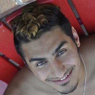 Nad3oolahoom's profile picture. باحثٌ عن التفاؤل ، مؤمنٌ بإن لكلِ حلمٍ و إن طالت لياليه لابد لهُ من يومٍ يُتَوجه