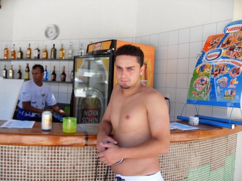 Ator, formado em jornalismo, pos graduado em Logística, micro empresario e muito feliz...