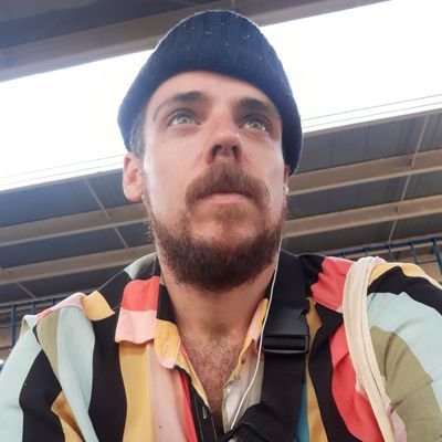 Diretor de Arte e ilustrador, geminiano e viajante sem rumo