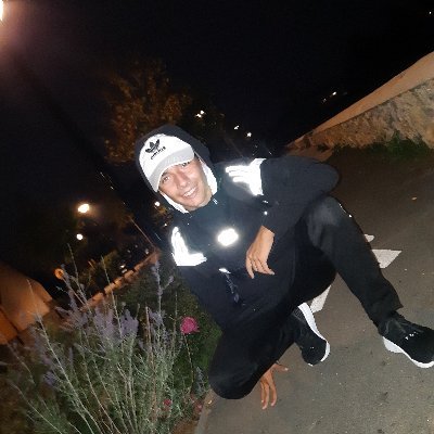 Simpsonwaveee's profile picture. 