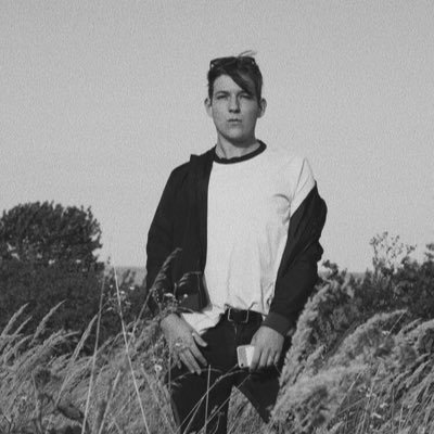 neverreallyove4's profile picture. est. 1999 ✨ | they tried to put me on the cover of vogue but my legs were too long 🧨 | primary school teacher 2 be 📝📚