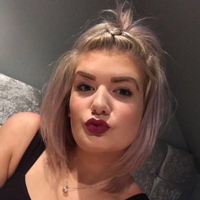 chlo_lingard_'s profile picture. i cant write witty bio's