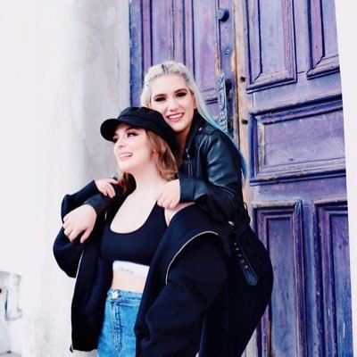 esta es una cuenta dedicada a las hermanitas @raizarevelles y @reny_revelles soy feliz de hacer parte de esta familia #raibeldes y #renystas !🤩❤️
