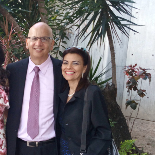 Ciudadano interesado -
Creyente de la Formación e Igualdad de oportunidades -
Orgulloso de ser Empresario - La UDO es mi Alma Mater