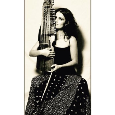Spanish performer, composer and music producer who carries out research on ancient traditions and cultures #nyckelharpa #worldmusic #Toledo #sefardi