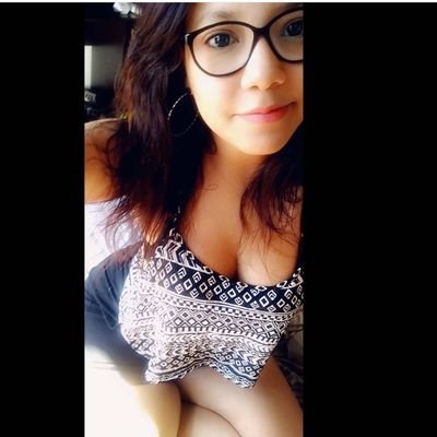 Nick0tina's profile picture. Perdí la cuenta, sueño infinito y perspectiva pixelada.