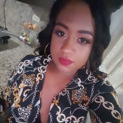 Madre feliz , luchadora, persigo siempre lo justo, guerrera, siempre confiada en Dios.
