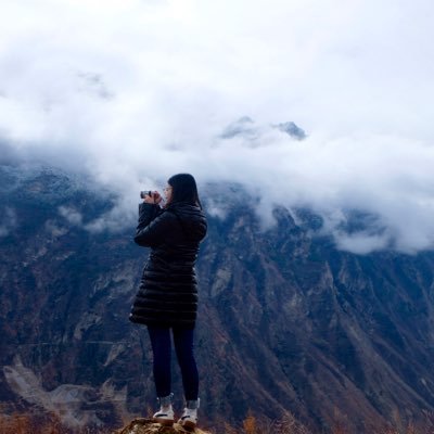 HShanlll's profile picture. An art student struggling in tech stuffs😜😜