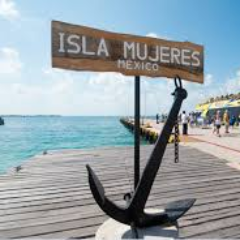 Isla Mujeres se ubica en el mar Caribe. La isla constituye parte de uno de los once municipios del Estado de Quintana Roo