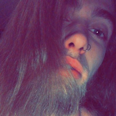 ✌🏼put up a peace sign if you're smoking a piece of mine for a piece of mind -MGK 😈EST till we die🤟🏼
